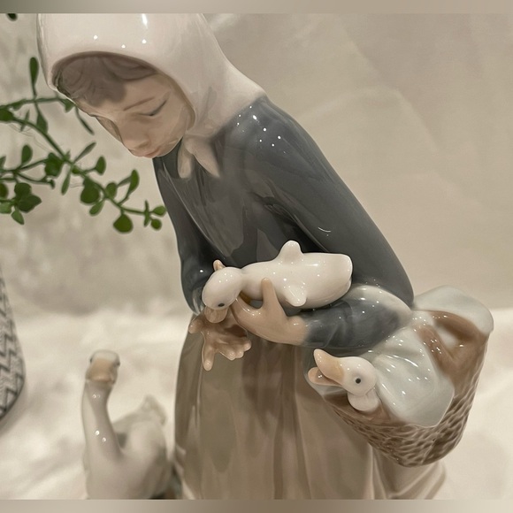 Retired Lladró “Shepherdess with Ducks”Porcelain Figurine. Shepherd Collection. - Picture 2 of 12